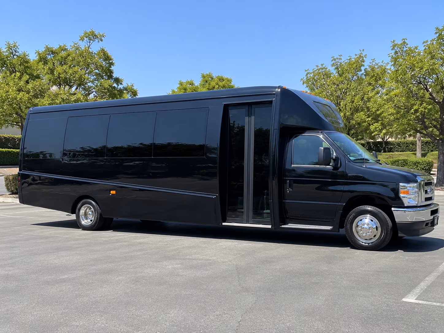 hollywood get your players and fans to the game on time with a hollywood charter bus