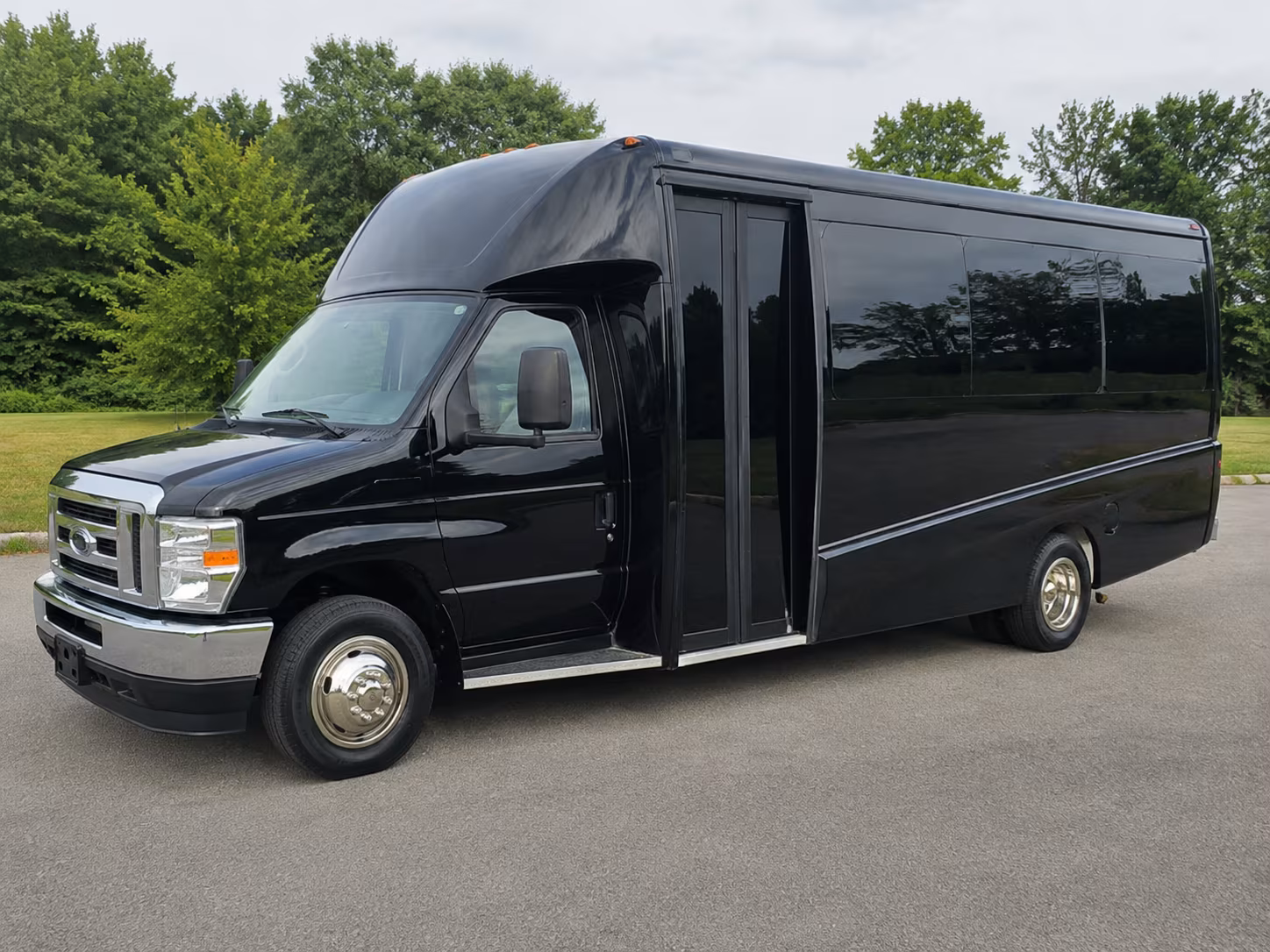 hollywood make an entrance with hollywood prom transportation